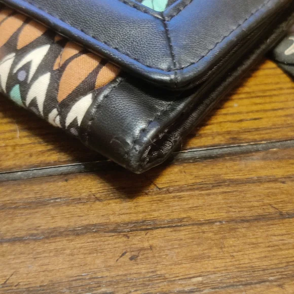 Vera Bradley Sierra Stream Magnetic Wallet Clutch Trifold - Picture 3 of 16